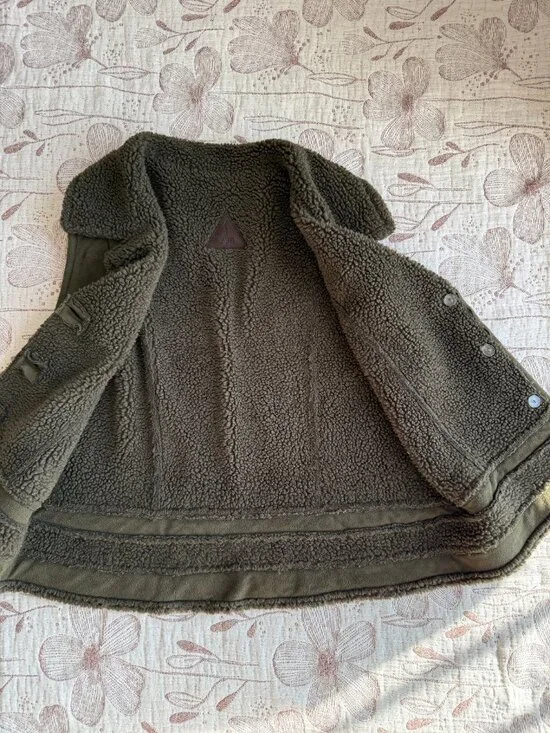 Fjallraven Fjall Women's Suede Sherpa Vest in Olive Green - Size Small - Picture 5 of 11